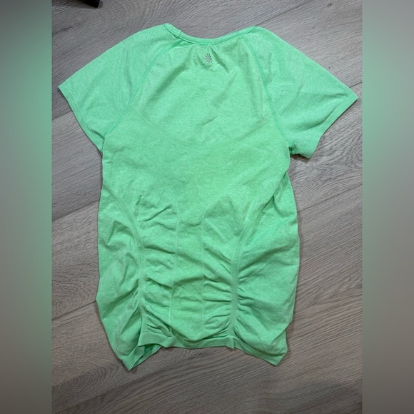 Women’s Athleta neon fast track ruched tee medium neon green stretchy sporty - Picture 3 of 3